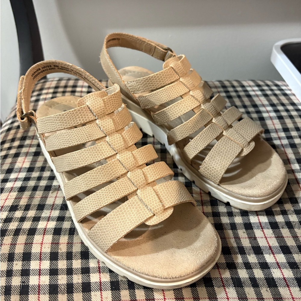 Denver Hayes size 6 Cream Strappy Sandals with Cushioned Sole Velcro strap